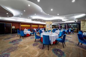 Εστιατόριο ή άλλο μέρος για φαγητό στο Howard Johnson Paragon Hotel Beijing Centra Provide tourism and ticketing service