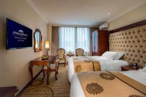 Ένα ή περισσότερα κρεβάτια σε δωμάτιο στο Howard Johnson Paragon Hotel Beijing Centra Provide tourism and ticketing service