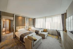 Ένα ή περισσότερα κρεβάτια σε δωμάτιο στο Howard Johnson Paragon Hotel Beijing Centra Provide tourism and ticketing service