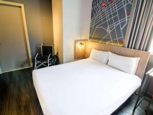 Postel nebo postele na pokoji v ubytování ibis Curitiba Batel