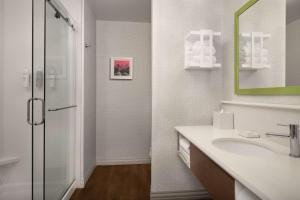 Hampton Inn & Suites Orangeburg, SC的一间浴室