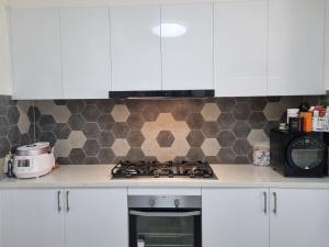Η κουζίνα ή μικρή κουζίνα στο Beautiful home in Greensborough