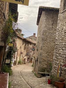 an alley in an old town with stone buildings at Chez Gabriel et Sophie in Pérouges