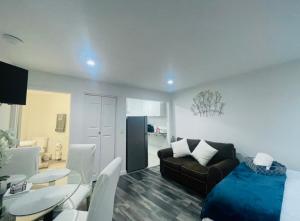 Lovely Sherman Oaks Studio