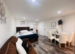 Lovely Sherman Oaks Studio