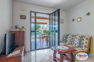 Μια τηλεόραση ή/και κέντρο ψυχαγωγίας στο Holiday House Lea