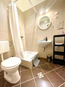 VERY WARM HOME with Big Bed near New York Café 1074 Budapest, 5 Csengery utca kép - 2
