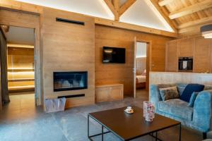 a living room with a couch and a table at Kile Alpine Resort in Valbruna