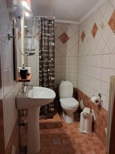 A bathroom at Erodios Guesthouse