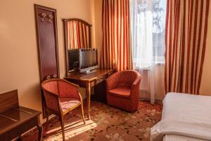 Telewizja i/lub zestaw kina domowego w obiekcie Royal Hotel and SPA Geneva