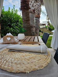 a table with a table cloth and a table sidx sidx sidx sidx at Dimora Sole del Sud in Ugento
