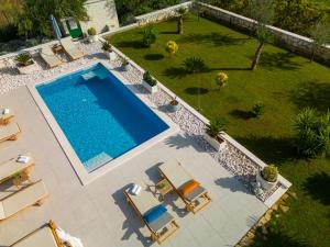 Bazén v ubytování Deluxe double room with sauna and pool nebo v jeho okolí