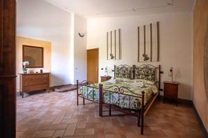 a bedroom with a bed and a dresser at Terra di Mezzo in Volterra