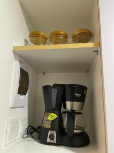Příslušenství pro přípravu čaje a kávy v ubytování Didien's Apartment