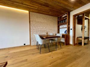 Fotografie z fotogalerie ubytování Attique - vue plongeante sur le lac de la Moubra v destinaci Crans-Montana