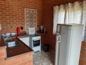 Kuchyň nebo kuchyňský kout v ubytování Casa Recanto Lobo Guará