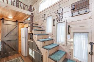 Gallery image of Peaceful Getaway In Charming Tiny House 