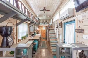 Gallery image of Peaceful Getaway In Charming Tiny House 