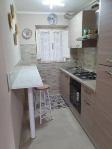Η κουζίνα ή μικρή κουζίνα στο casa Gioiello di Enrica
