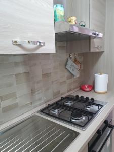Η κουζίνα ή μικρή κουζίνα στο casa Gioiello di Enrica