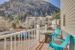 Балкон или терраса в Spacious Ouray Townhome - Walk to Hot Springs!