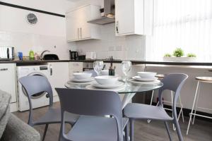 a kitchen with a table and chairs in a kitchen at Bootle, Liverpool Modern 1Bed Ft in Liverpool