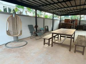 a room with a table and a chair and a table and chairs at Pheonix Golf Pool Resort Villa in Ban Huai Yai