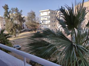 een palmboom voor een gebouw bij Spacious 3 room apartment Prime Location on 2nd Floor with proximity to all amenities in Sfax