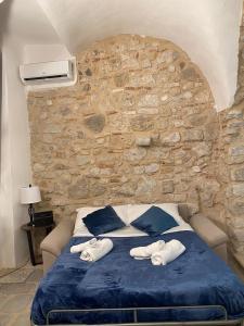 a bedroom with a bed with towels on it at Grotta Abati in Gaeta