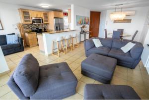 Kuchyň nebo kuchyňský kout v ubytování Luxury Apartment with Ocean Views