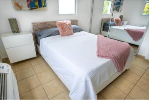 Postel nebo postele na pokoji v ubytování Luxury Apartment with Ocean Views