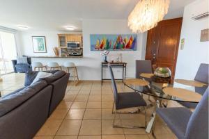 Kuchyň nebo kuchyňský kout v ubytování Luxury Apartment with Ocean Views