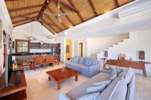 a living room with a couch and a table at Karma Kandara in Uluwatu