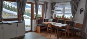 a kitchen and dining room with a table and chairs at Ferienwohnung Widmann in Jochberg