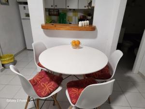 Kuchyňa alebo kuchynka v ubytovaní Apartament Naranja con piscina urb El Paraiso