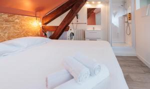Posteľ alebo postele v izbe v ubytovaní Résidence Leclerc - Appartements d'hôtes - Secteur thermal