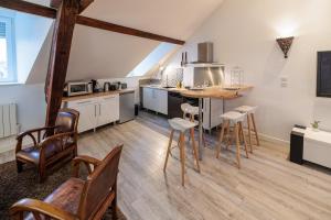 Kuchyňa alebo kuchynka v ubytovaní Résidence Leclerc - Appartements d'hôtes - Secteur thermal + 37 fotografií