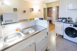 Kuchyňa alebo kuchynka v ubytovaní Résidence Leclerc - Appartements d'hôtes - Secteur thermal