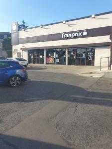 a car parked in front of a car dealership at Super F3 a côté de Disney Land et Paris in Thorigny-sur-Marne