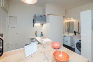 Kuchyňa alebo kuchynka v ubytovaní Résidence Leclerc - Appartements d'hôtes - Secteur thermal