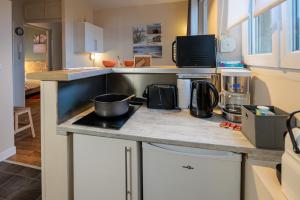Kuchyňa alebo kuchynka v ubytovaní Résidence Leclerc - Appartements d'hôtes - Secteur thermal