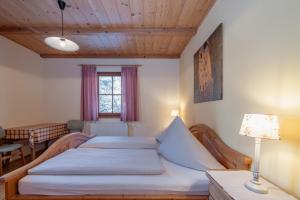 Postel nebo postele na pokoji v ubytování Schullerhof