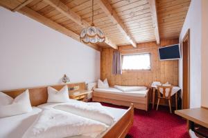 Postel nebo postele na pokoji v ubytování Hotel Andrea
