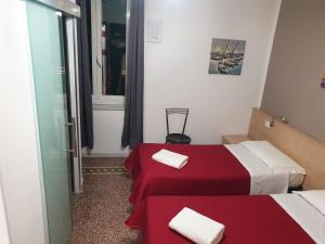 Postel nebo postele na pokoji v ubytování Nautilus Hotel