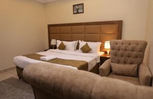 Posteľ alebo postele v izbe v ubytovaní قصر الذهب للوحدات السكنية المخدومة