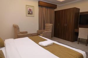 Posteľ alebo postele v izbe v ubytovaní قصر الذهب للوحدات السكنية المخدومة