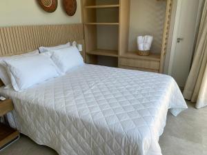 Una cama o camas en una habitación de Guarajuba Suítes Premium Boutique Hotel