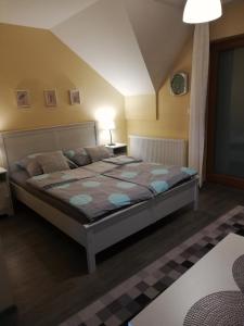 a bedroom with a large bed in a room at Pokoje Gościnne u Joli in Szczyrk