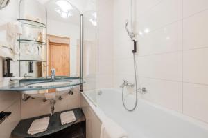 Koupelna v ubytování Biohotel Leutascherhof
