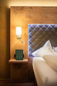 Postel nebo postele na pokoji v ubytování Biohotel Leutascherhof